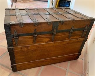 Antique Flat top Steamer Trunk/Chest Eagle Lock co 26x38x22 HxWxD