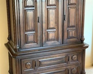 Vintage Walnut Gentlemen’s Dresser 56x42x21.5 HxWxD