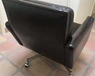 1978 Dark Brown Leather Executive Office Chair AS-IS 32x28x32 HxWxD