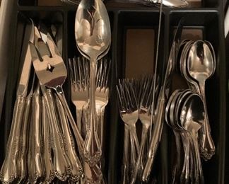 Oneida Flatware set