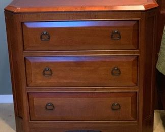Thomasville Cherry Nightstand wood Top 31x33.5x18.5in HxWxD