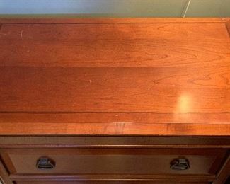 Thomasville Cherry Nightstand wood Top 31x33.5x18.5in HxWxD