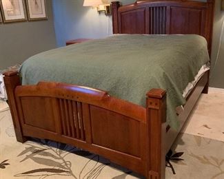Queen Thomasville Cherry Bed Complete 57x64x88 HxWxD