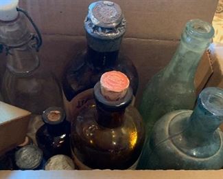 box Old pharmacy bottles