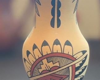 Jemez Native American Pottery Vase	7in H	
