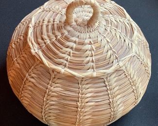 Washoe Lidded Coil Basket Native American	7inH x 8in Diameter	
