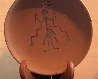 Sm Native American Sand Pottery Bowl	1.5in H x 5.75in Diameter	
