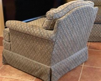 Masco furnishings padded swivel chair #1	30x32x32in	HxWxD
