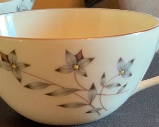 31 pc Lenox Princess X-516 China Set		
