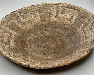 Antique Native America Shallow Basket Apache	2.5 x 11in Diameter	
