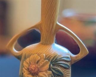 Roseville Peony Bud Vase 173-7	7.25in H	

