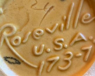 Roseville Peony Bud Vase 173-7	7.25in H	
