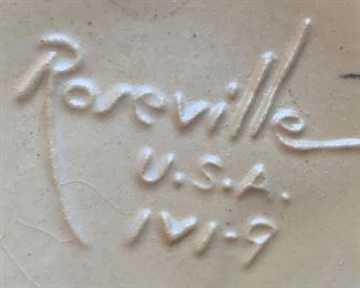 AS-IS Roseville Blue Snowberry Vase IVI-9	9.5inH	
