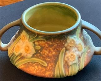 Roseville Flower 2-Handle Cup/vase	3.5in H	
