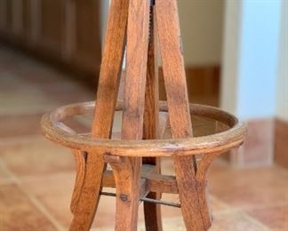 Antique Oak Adjustable Drafting Stool Weber Showcase & Fixture	30in H x 14.5in Diameter
