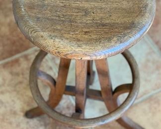 Antique Oak Adjustable Drafting Stool Weber Showcase & Fixture	30in H x 14.5in Diameter

