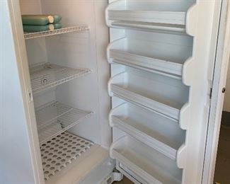 Frigidaire 13.8 CuFt Commercial Freezer Upright LFFU1465DW4	60x28x32in	HxWxD
