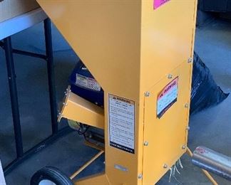 Central Machinery 5.5HP Chipper 95964		
