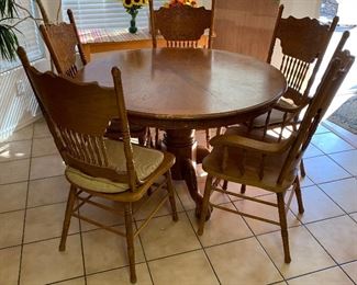 48in Dia Carved Oak Dining Table w/ 6 Chairs