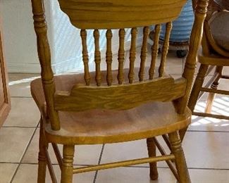 48in Dia Carved Oak Dining Table w/ 6 Chairs