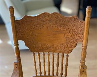 48in Dia Carved Oak Dining Table w/ 6 Chairs