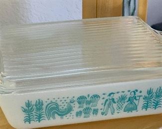Pyrex 28 Amish Butterprint Fridge dish w/ lid