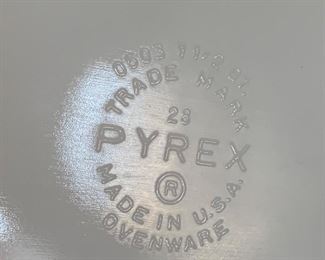 Pyrex 28 Amish Butterprint Fridge dish w/ lid