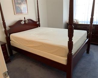 Queen Cherry Wood Bed w/ Tempurpedic Memory Foam Mattress 84x64x87in