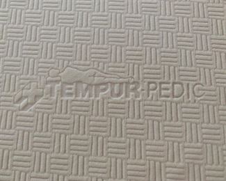 Queen Cherry Wood Bed w/ Tempurpedic Memory Foam Mattress 84x64x87in