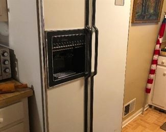 I like these vintage refrigerators, they seem so spacious