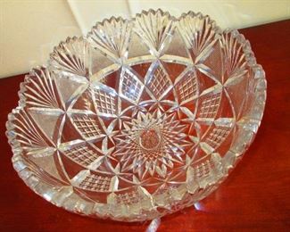 An Extremely Large, Brilliantly Cut Bowl, 19th c.