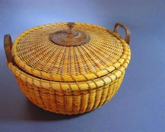 Lidded Nantucket Basket