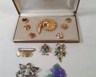 vintage brooches and pins