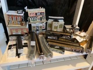 White Sox Hawthorne village complète village with train tracks / and train stations!! With COA AND BOXES