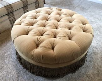 Thomasville round tufted large ottoman seat