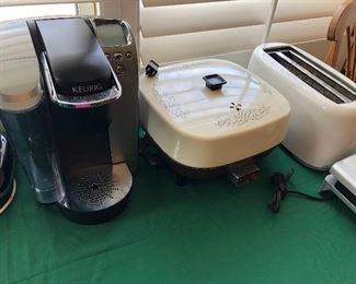 Kurig Coffee Maker, Toaster, Hot plate