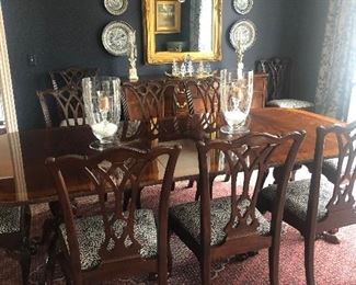 Stunning dining room from Drexel Heritage. Pristine!