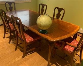 Dinning room table and chair $200 