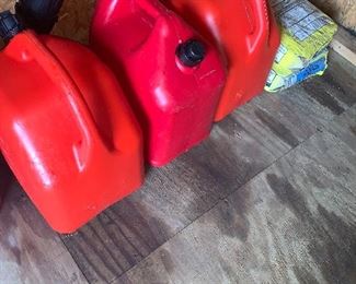 3-5 gallon gas cans like new 