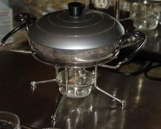$18.00-Jetsons Inspired Heated Pot with Lid