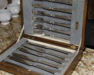 $15.00-Waring SP Flatware in Wood box