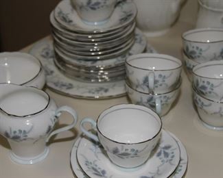 $75.00-Aynsley Los Palmos China Set
