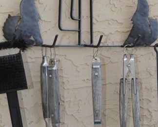 $24.00-Coyote Wall Grill Set with Utensils