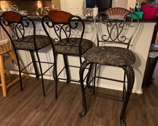 Set a three metal barstools
