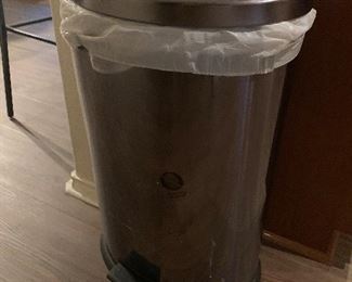 Kitchen garbage can