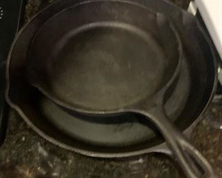 Lodge cast iron skillet