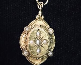 Victorian 14kt gold pendant