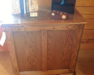 Side view of the drawers, Great for office use.