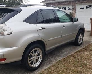 Lexus RX 350 LOW MILEAGE (64,000 miles)
Great Shape Everything in working order Moon-roof