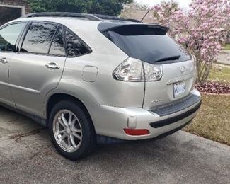 Lexus RX 350 LOW MILEAGE (64,000 miles)
Great Shape Everything in working order Moon-roof